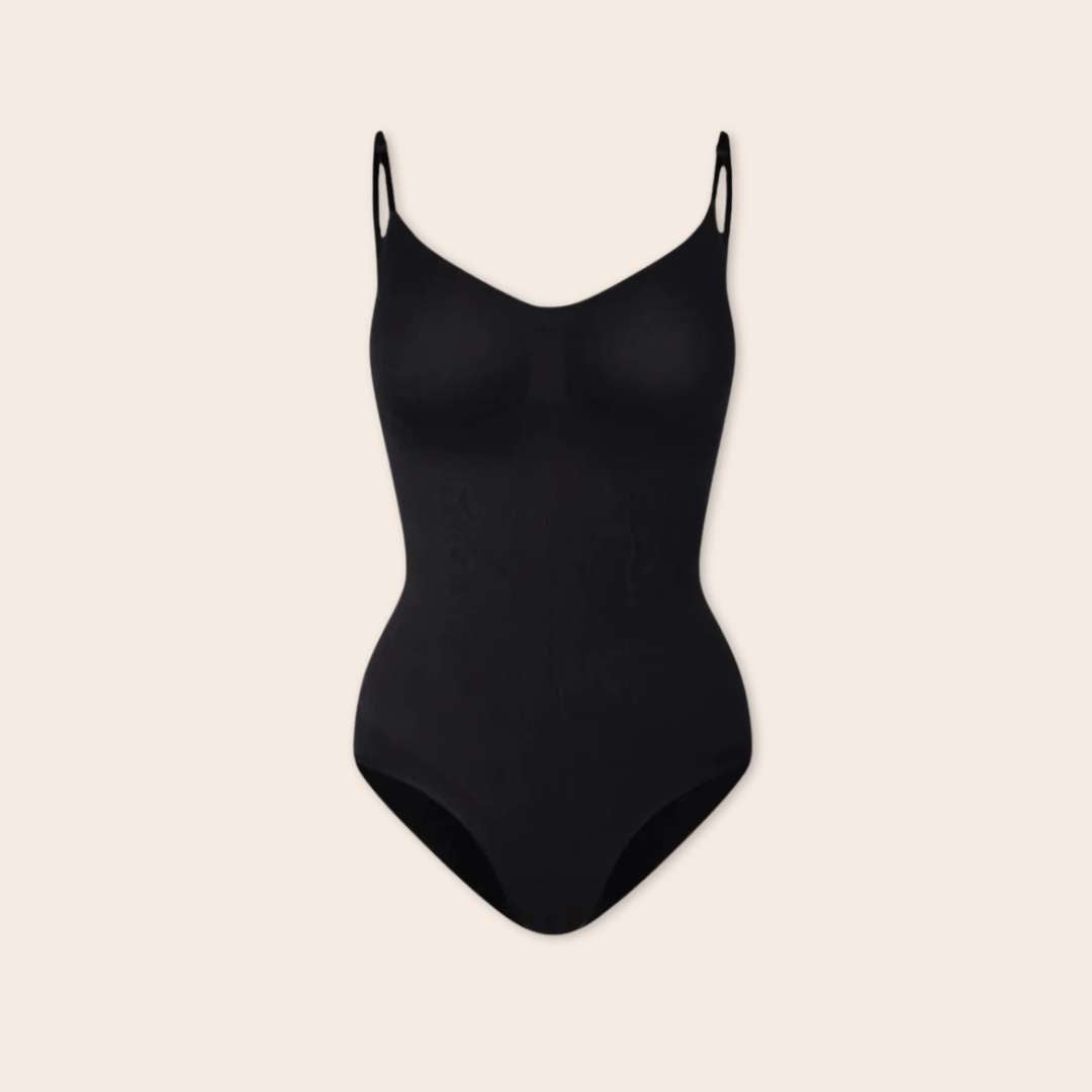 Ein figurformender FitShape Bodysuit in schwarz, entworfen für eine schlanke Silhouette. Bietet eine nahtlose Passform mit verstellbaren Trägern und stützendem Material für eine definierte Körperform.